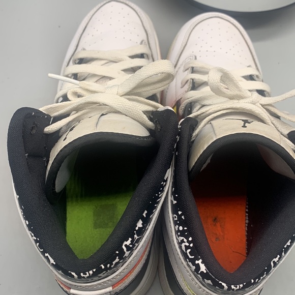 AUTHENTIC Nike Air Jordan 1 Notebook Mid Size 6Y (7.5Women) - Picture 6 of 10